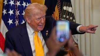 Iran tuyên bố chỉ mở cửa eo biển Hormuz khi được bồi thường thiệt hại chiến tranh - Ảnh 1.