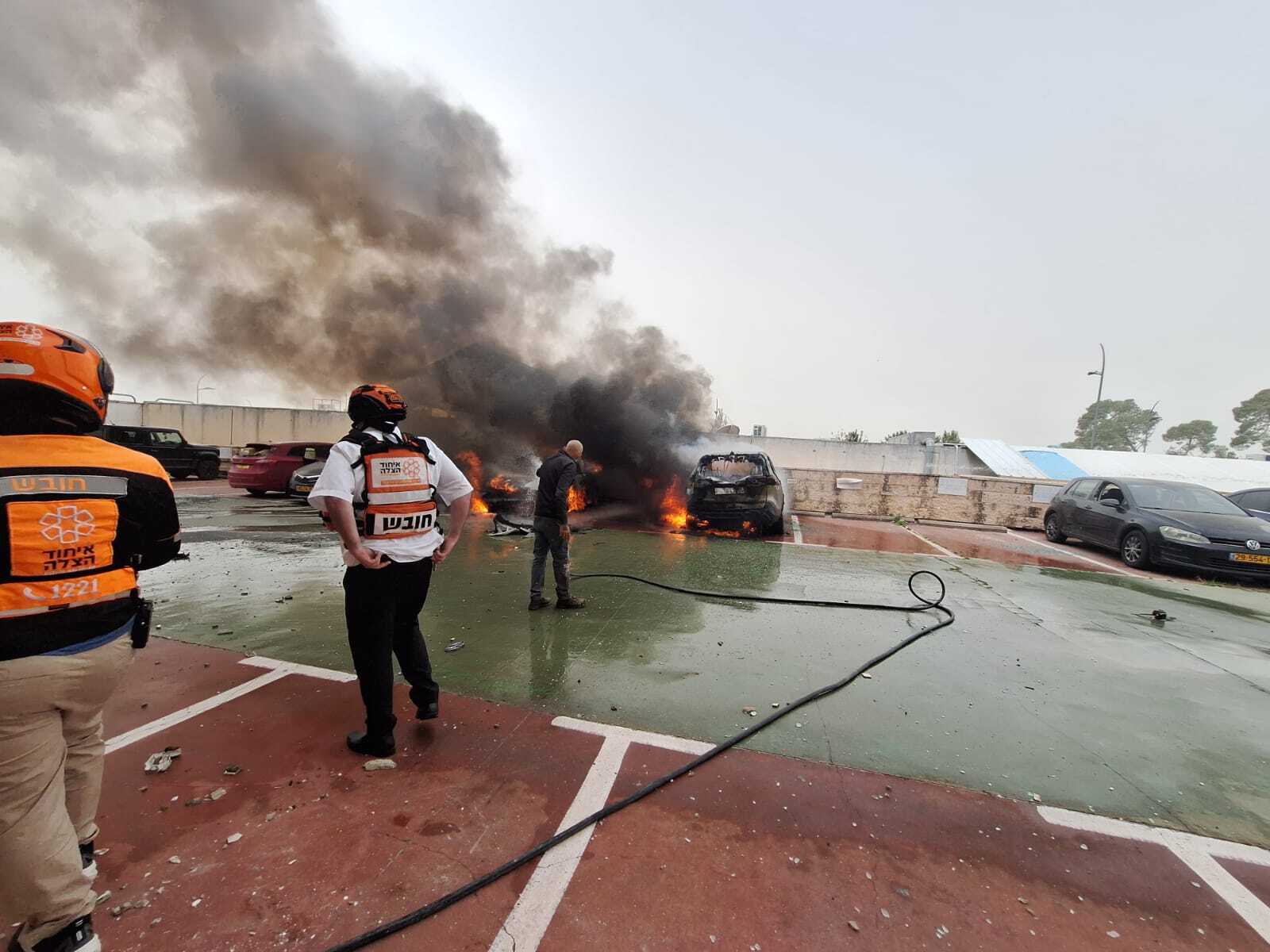 Chiến sự Trung Đông ngày 3-4: Hai cơ sở dầu khí bốc cháy, Iran đòi 