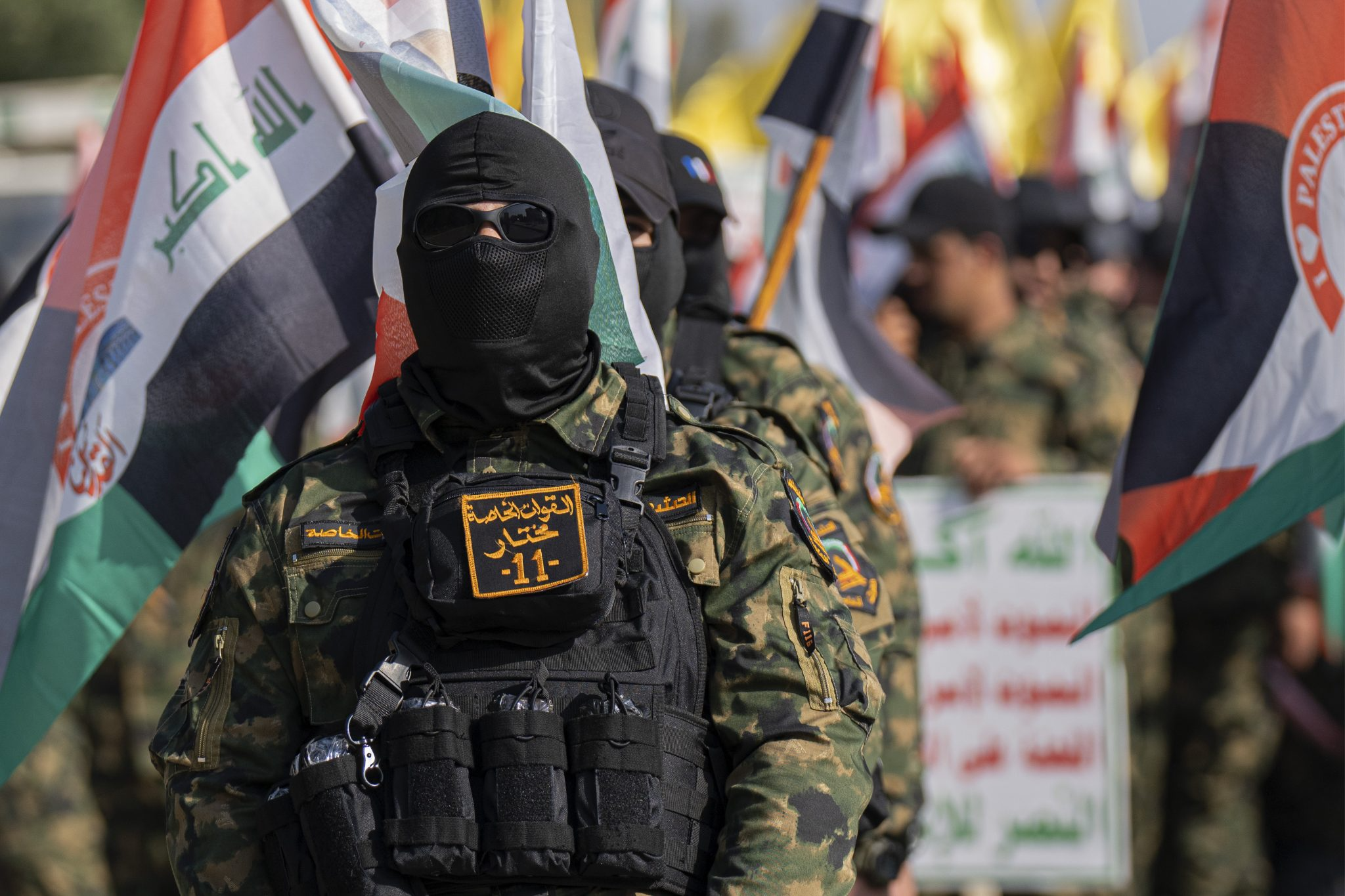 Iraq “khổ” nhất vùng Vịnh, một mình lĩnh đạn từ Mỹ - Iran - Ảnh 1.