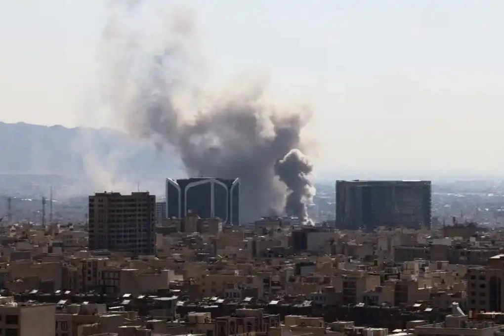 Israel đồng ý ngừng bắn Iran 2 tuần - 1