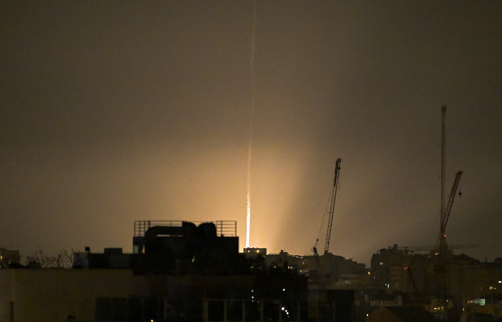 Israel nói Iran còn hơn 1.000 tên lửa, Hezbollah sở hữu tới 10.000 rocket 1 Israel - Ảnh 1.
