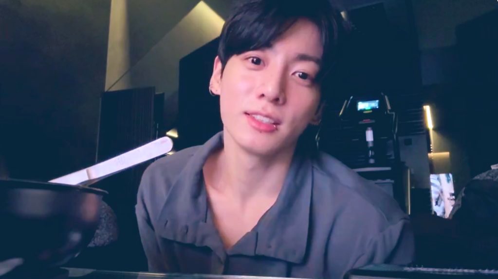 Jungkook (BTS) công khai xin lỗi lúc 4 giờ sáng- Ảnh 1.