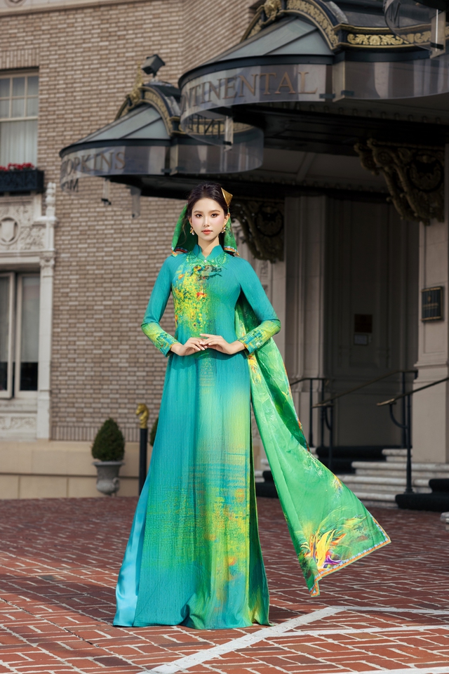 Khăn lụa - thứ trang sức mềm, tinh tế và đầy dư vị- Ảnh 1. Khăn lụa - thứ trang sức mềm, tinh tế và đầy dư vị- Ảnh 1.