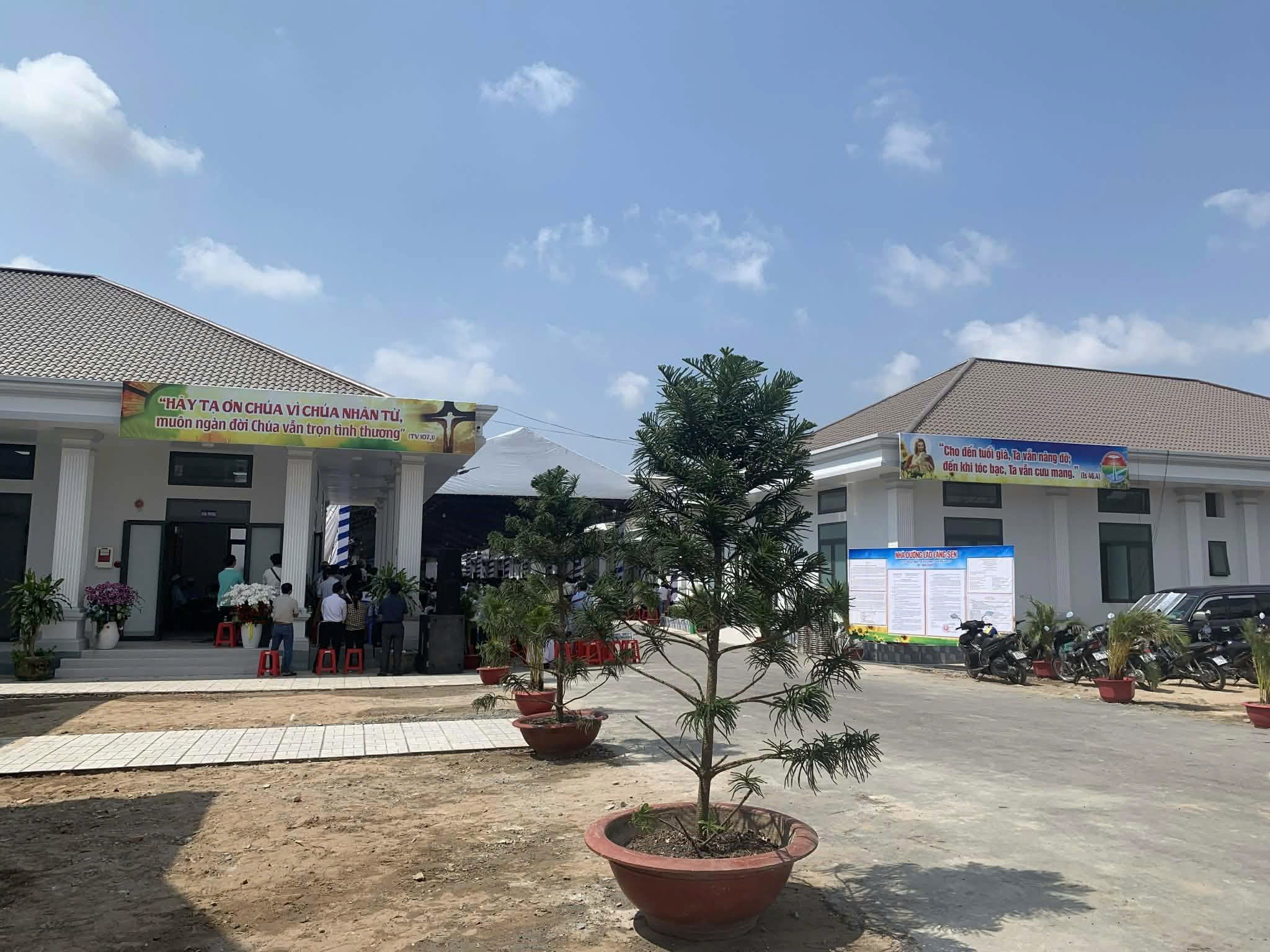 Khánh thành nhà dưỡng lão Láng Sen, sẽ chăm sóc miễn phí 300 cụ già neo đơn - Ảnh 1.