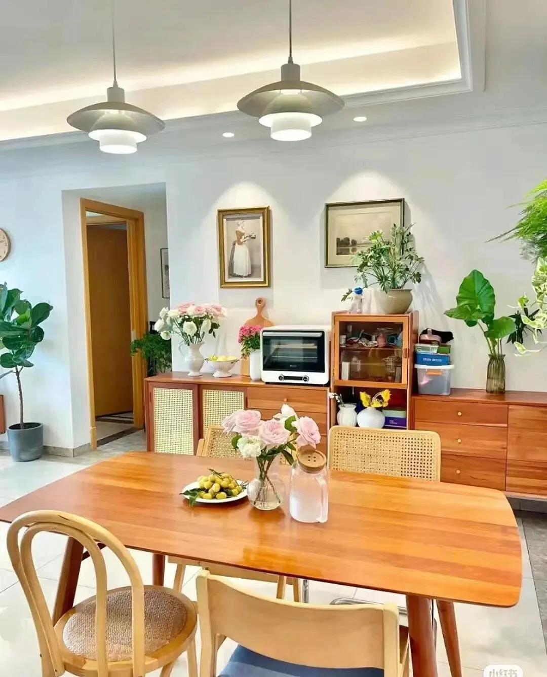 Ngôi nhà hướng biển của người phụ nữ 40 tuổi sống một mình: Không cần xa hoa vẫn đủ đầy, mỗi ngày như đang nghỉ dưỡng- Ảnh 1.