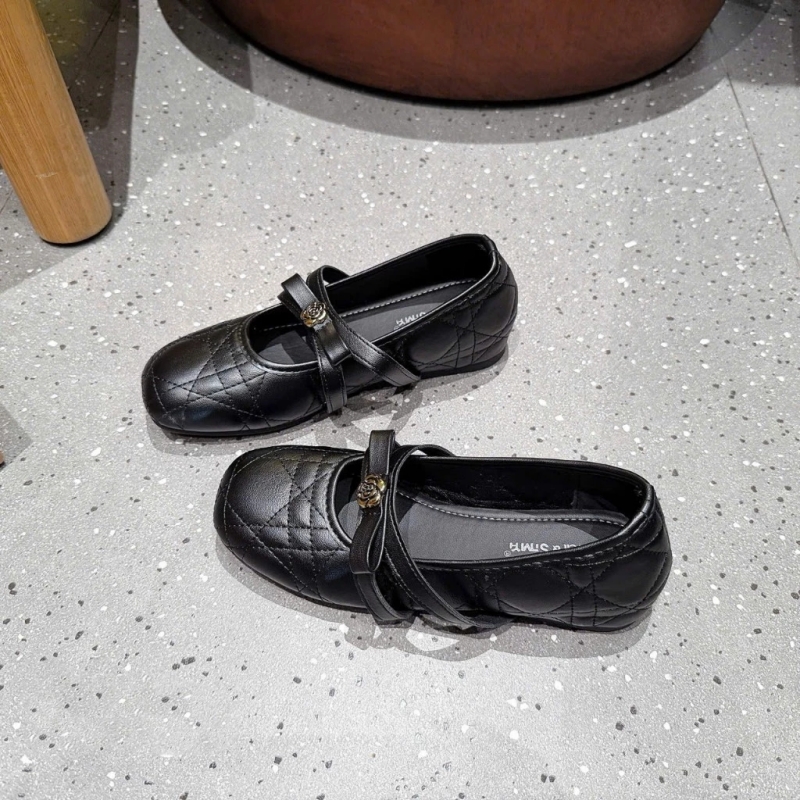 Không còn là giày búp bê thông thường, đây mới là kiểu giày bệt 