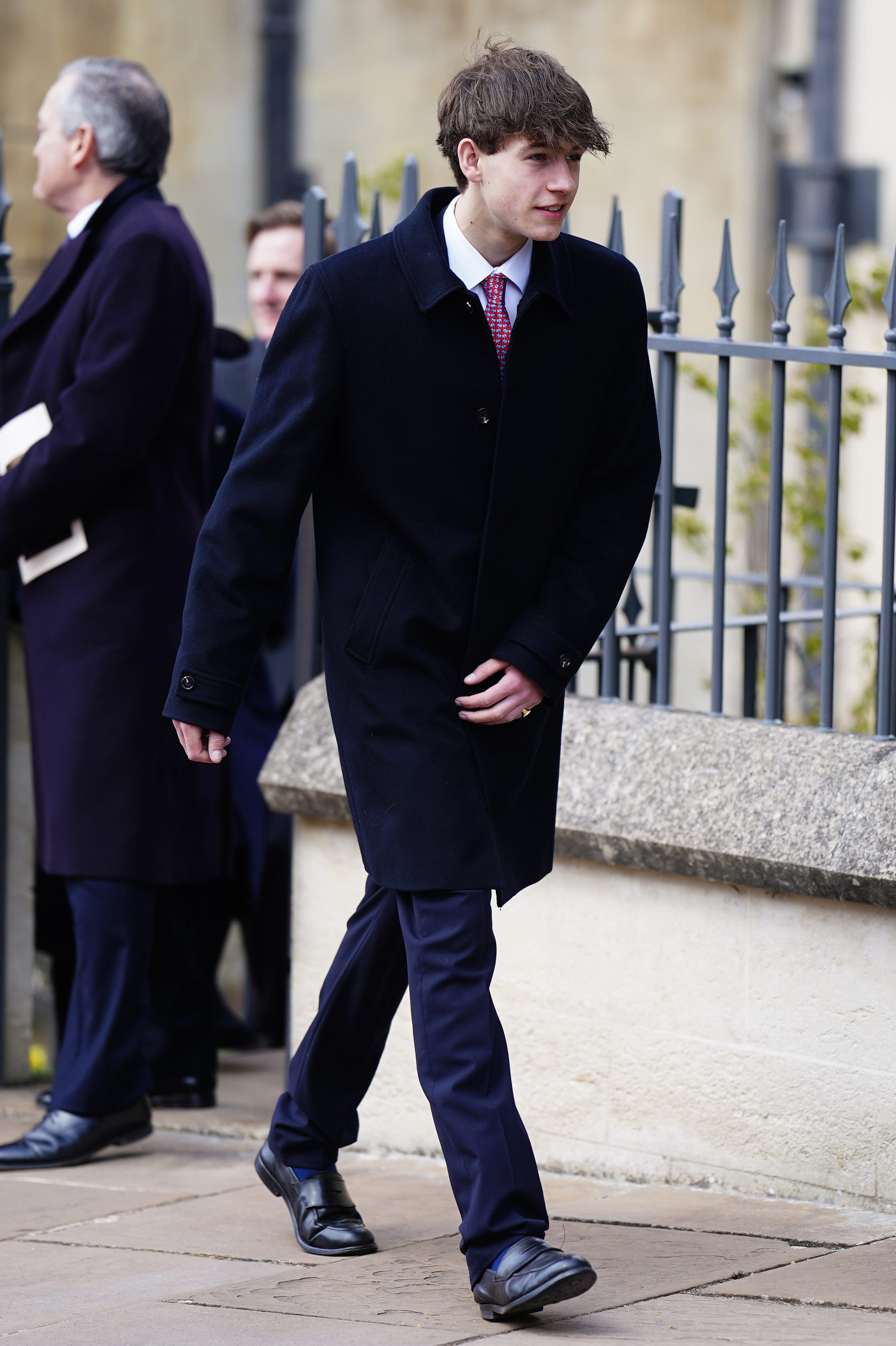 Khong phai George hay Louis my nam toa sang dung