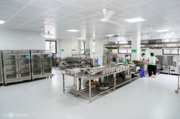 Bếp ăn bán trú của một trường học ở Hà Nội. Ảnh minh họa:Tùng Đinh