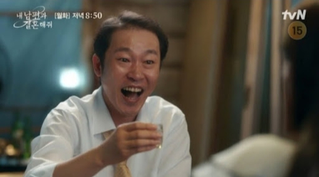 Chẳng ai ngờ nam diễn viên xấu nhất Squid Game ngoài đời lại đẹp thế này: Đổi mỗi kiểu tóc mà như thay đầu- Ảnh 1.