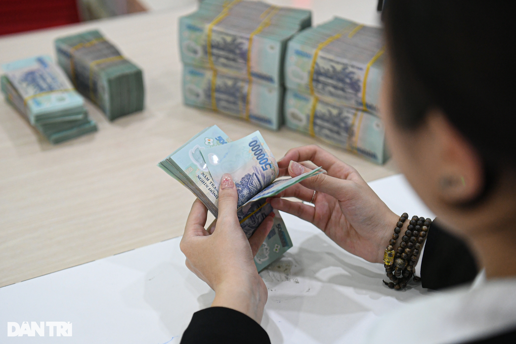 Lãi suất tiết kiệm lập đỉnh mới: Gửi tiền ngân hàng nào lãi nhất tháng 4? - 1