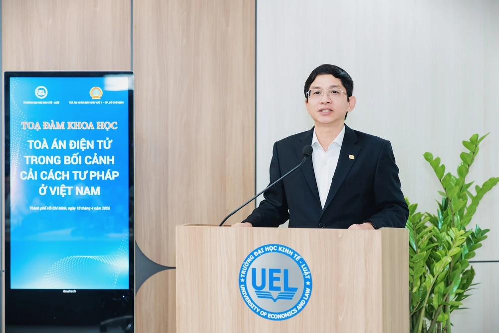 PGS-TS Hoàng Công Gia Khánh, Hiệu trưởng UEL phát biểu khai mạc tọa đàm. Ảnh: NGUYỄN CHÍNH thay-cong-khanh.jpg