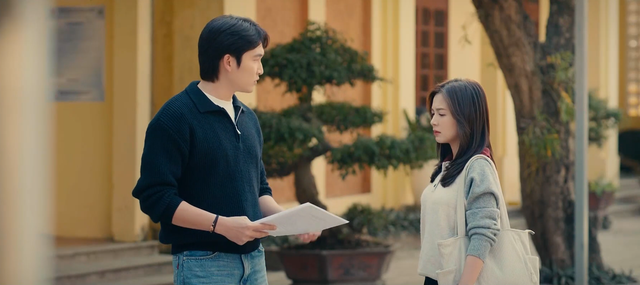 Lần đầu đóng chung phim sau cưới, Đình Tú - Ngọc Huyền nhận lời khuyên bất ngờ 3 Sự xuất hiện của Đình Tú và Ngọc Huyền gây chú ý nhưng lại sớm gây tranh cãi bởi diễn xuất được cho là khá gượng gạo, chưa làm nổi bật của cặp đôi "oan gia ngõ hẹp". Ảnh VTV