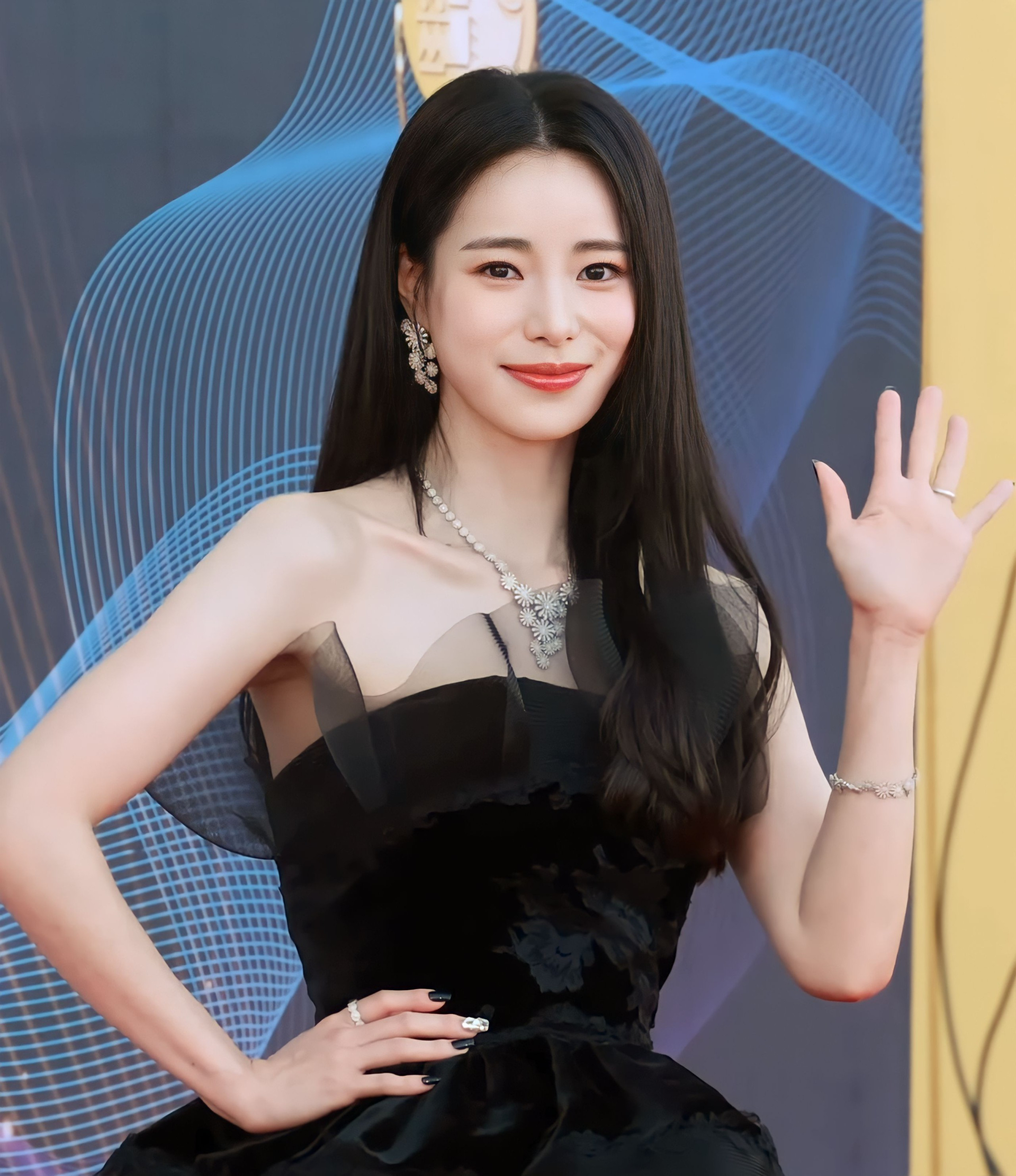 Cặp đôi phim giả tình thật cứ đến Cá tháng Tư là lại viral: Chàng đẹp trai khó cưỡng, nàng sexy không ai bằng- Ảnh 5.