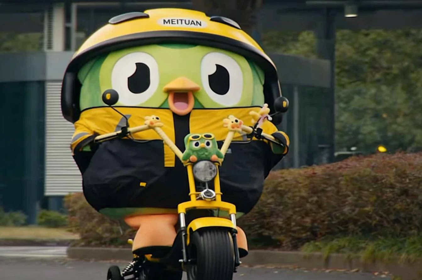 Linh vật của Duolingo bất ngờ 'từ chức', chuyển sang làm nhân viên 1 app giao hàng: Chuyện gì đây?- Ảnh 1.