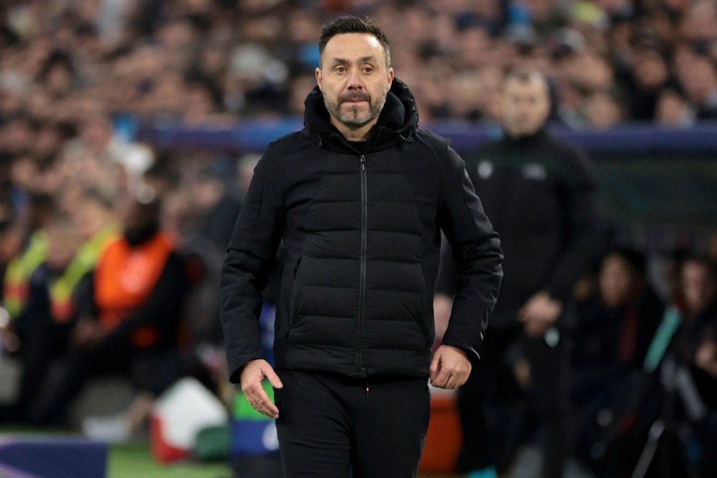 Lộ mức lương khổng lồ Tottenham chi để De Zerbi cứu mùa giải - 1