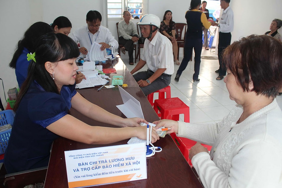 Lo ngại lương hưu thấp khi chỉ đóng BHXH 15 năm- Ảnh 1. Lo ngại lương hưu thấp khi chỉ đóng BHXH 15 năm- Ảnh 1.