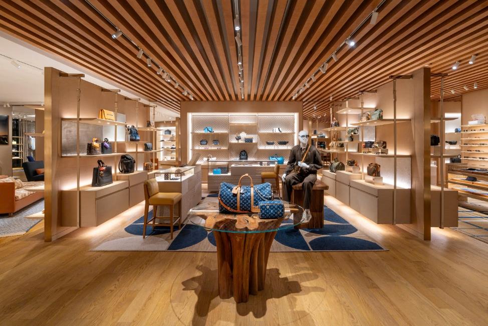 Louis Vuitton mang tinh thần viễn du vào cửa hàng Menswear đầu tiên tại Việt Nam- Ảnh 1.