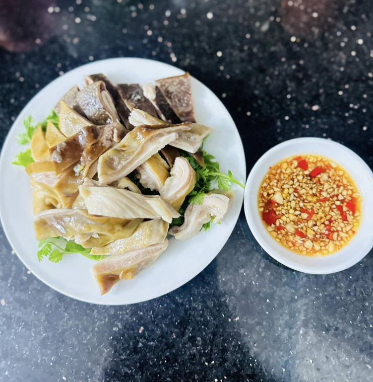 Làm thế nào để dạ dày luộc xong có mùi thơm, trắng, giòn sần sật thì không phải ai cũng biết. Ảnh: Hà Nguyễn