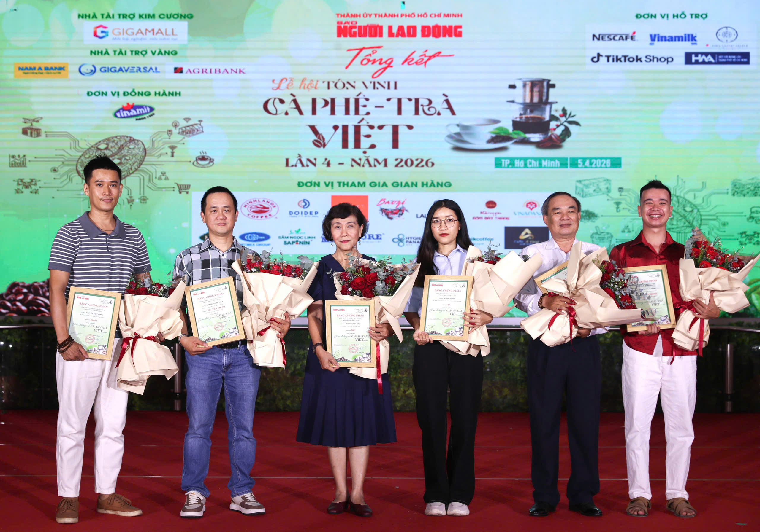 Ly cà phê, tách trà chạm đến ký ức - Ảnh 1.