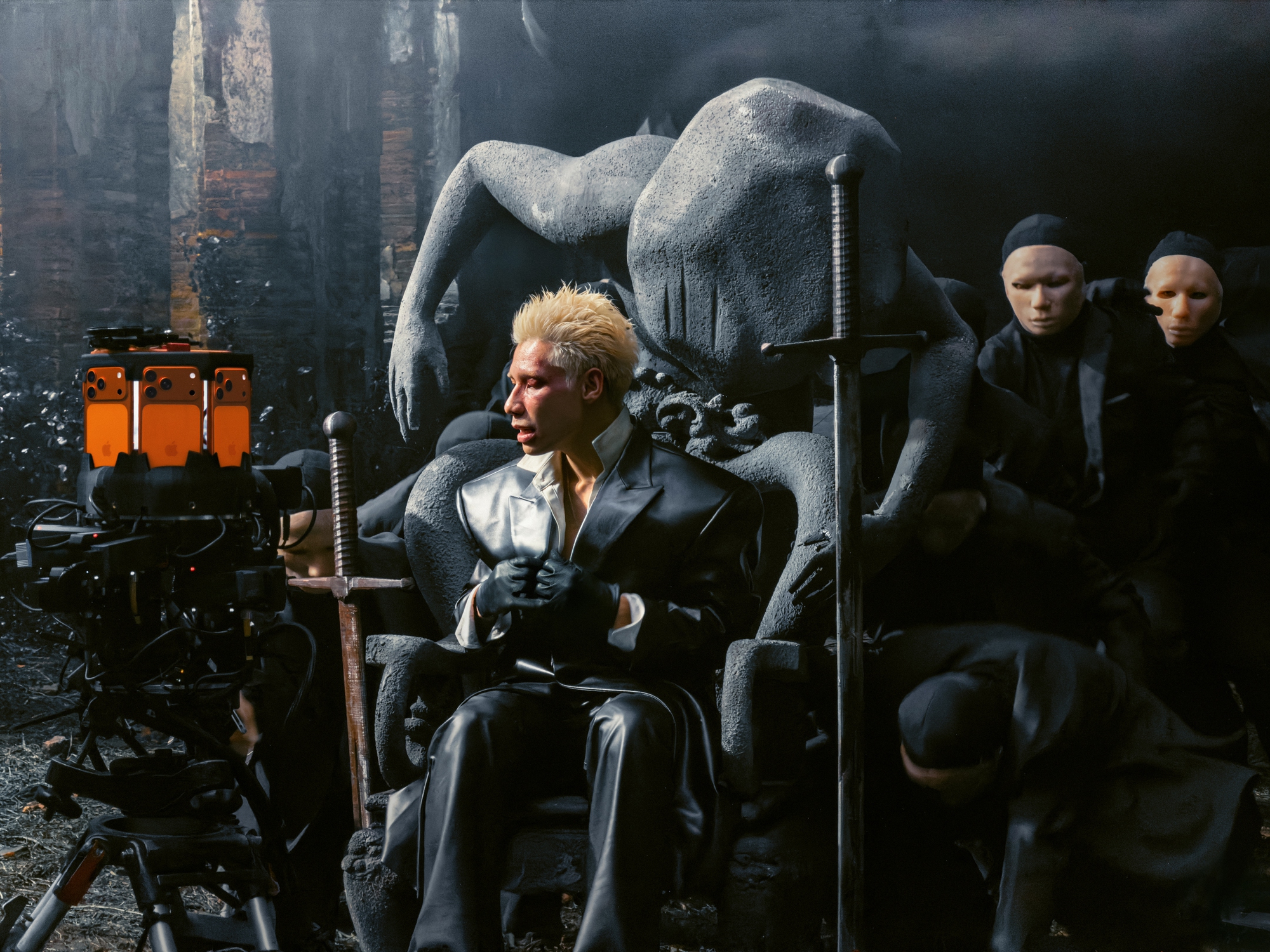 MCK kết hợp Phương Vũ ra mắt album trailer 360° quay bằng iPhone 17 Pro- Ảnh 1.