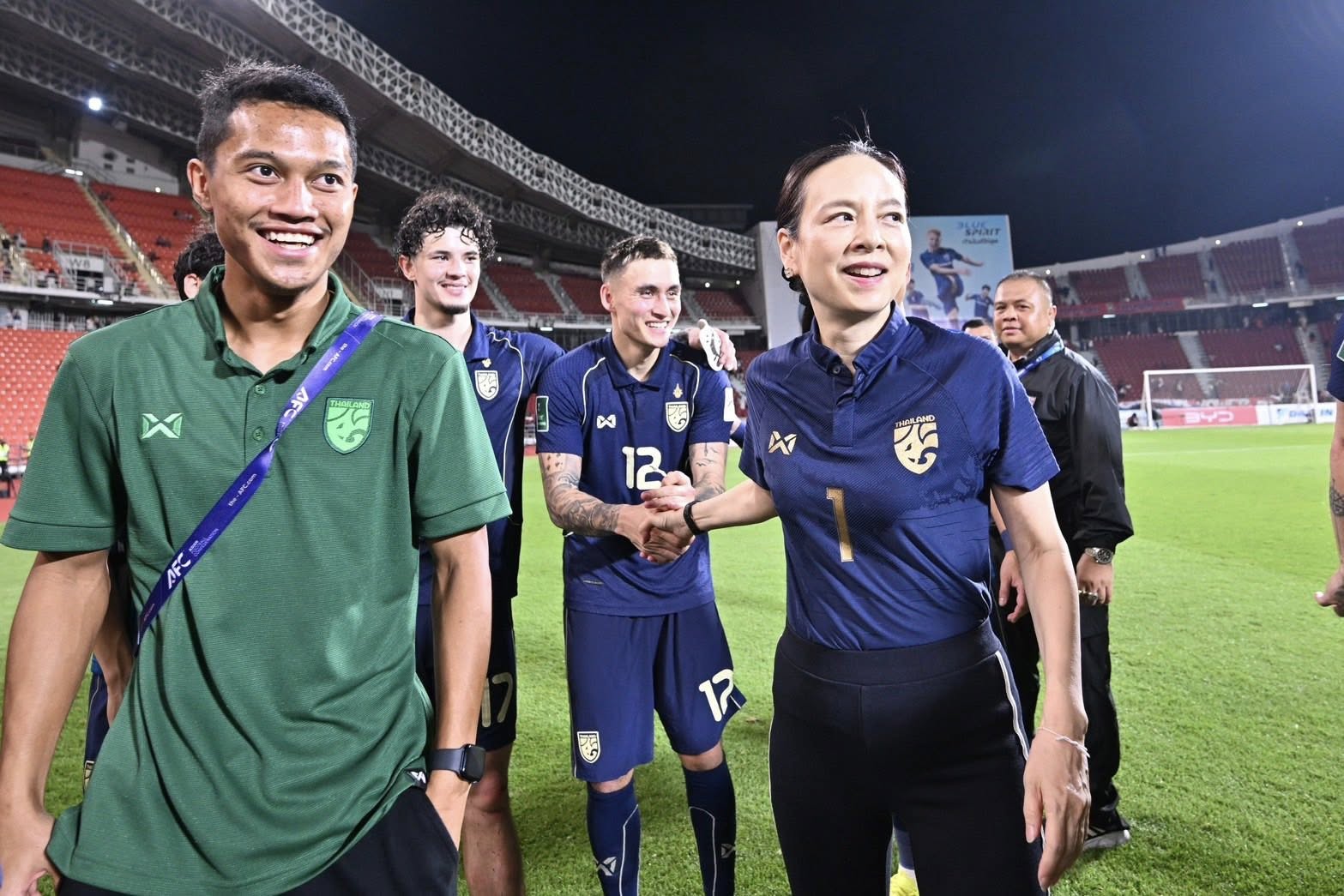 Madam Pang và đội tuyển Thái Lan sắp phải nộp phạt 500 triệu đồng vì Chanathip… đốt pháo sáng- Ảnh 1.