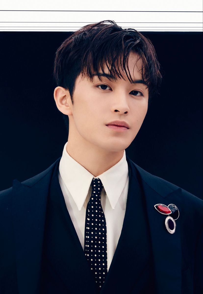 Nam ca sĩ nghỉ việc khiến MXH Trung Quốc 