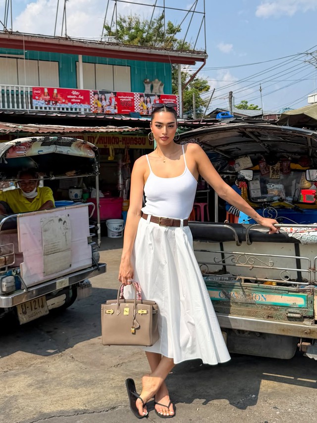 Mẫu giày êm chân, tối giản và thoáng mát không thể vắng mặt trong mùa hè 1 Mẫu giày êm chân, tối giản và thoáng mát ‘must have’ mùa hè - Ảnh 1.