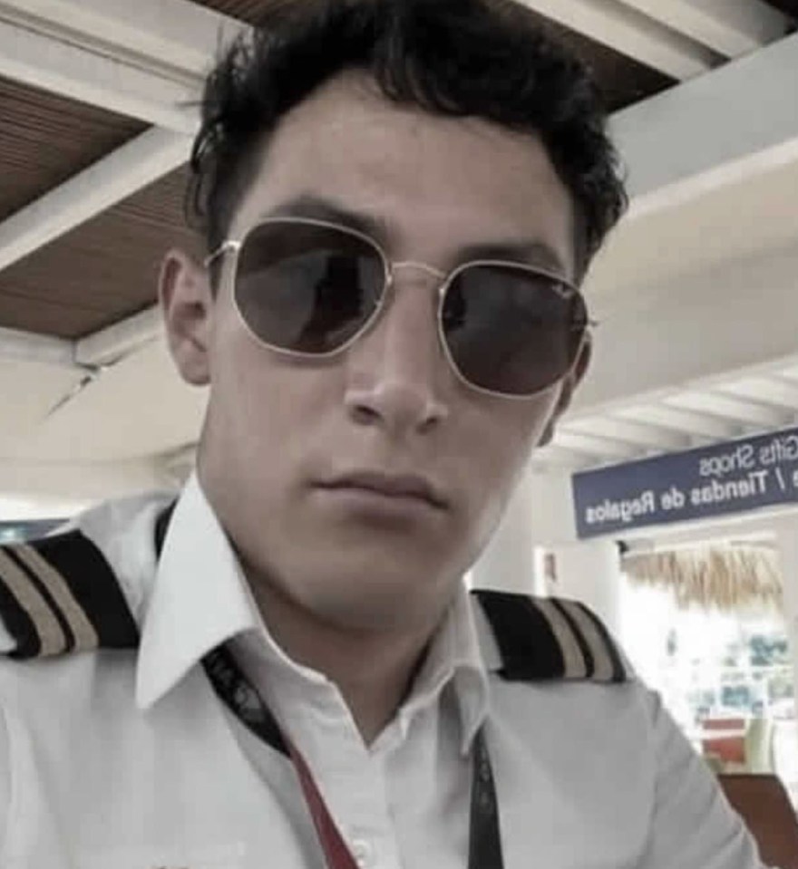 Máy bay rơi ngay sau khi vừa cất cánh, toàn bộ người trong khoang không qua khỏi- Ảnh 1.