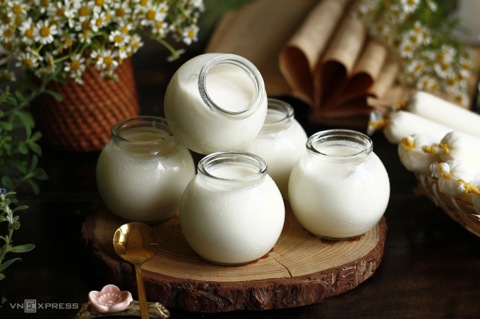 Mẹ bầu nên ăn các món dễ tiêu như sữa chua trong những ngày nắng nóng. Ảnh: Bùi Thủy