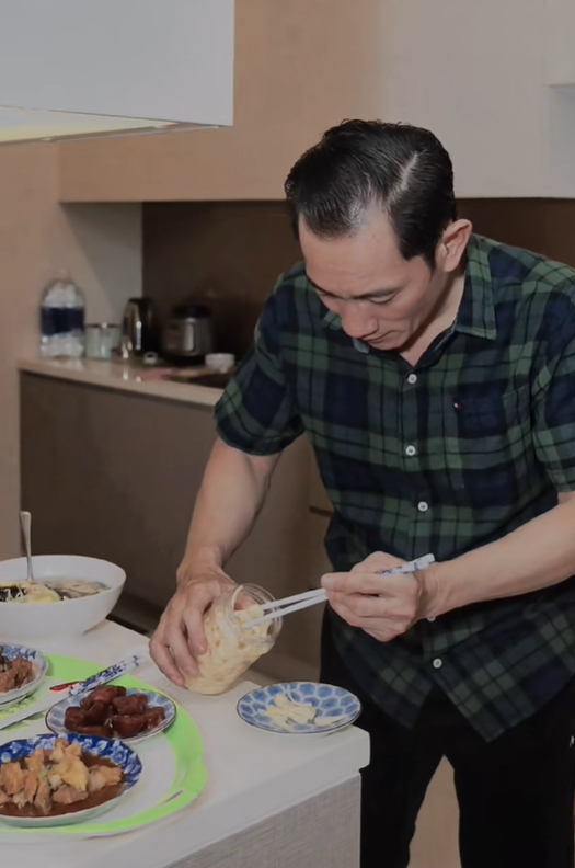 Mẹ dọn ra ở phòng trọ, còn bố Thuỳ Tiên giờ ra sao?- Ảnh 1.