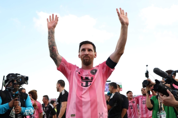 Messi mừng chức vô địch MLS Cup, trên sân Chase, Fort Lauderdale, Florida, Mỹ hôm 6/12. Ảnh: AFP