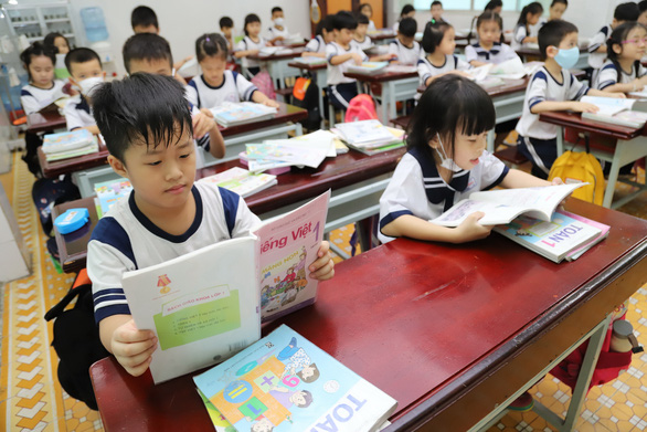 sách giáo khoa - Ảnh 1.