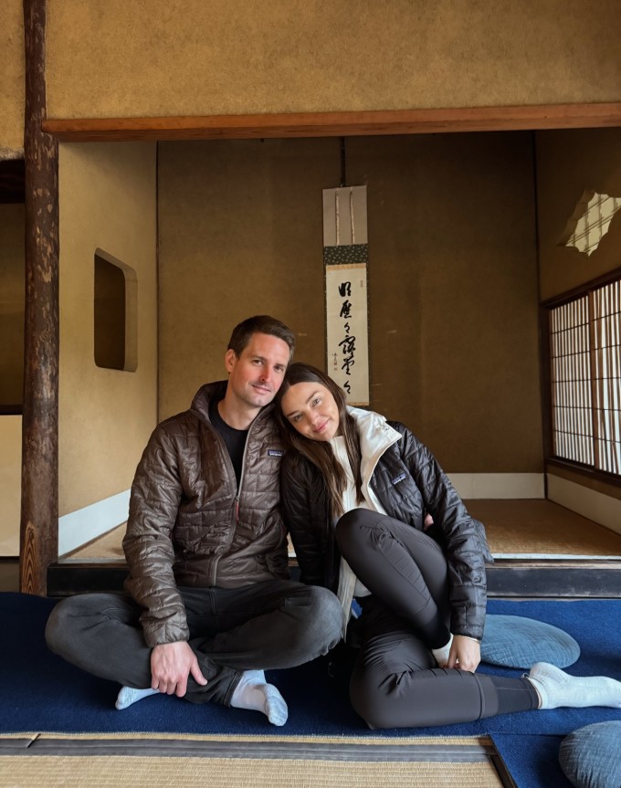 Miranda Kerr và chồng tỷ phú - Evan Spiegel - đang có chuyến du lịch tại Kyoto, Nhật Bản.