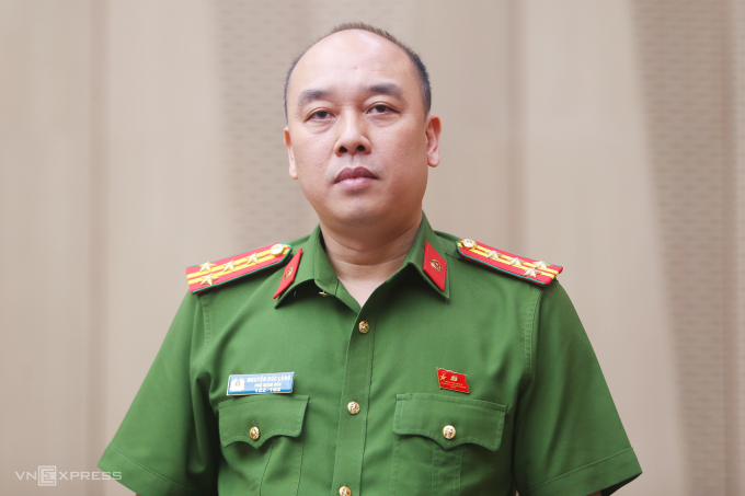 Đại tá Nguyễn Đức Long tại họp báo, chiều 3/4. Ảnh: Phạm Dự