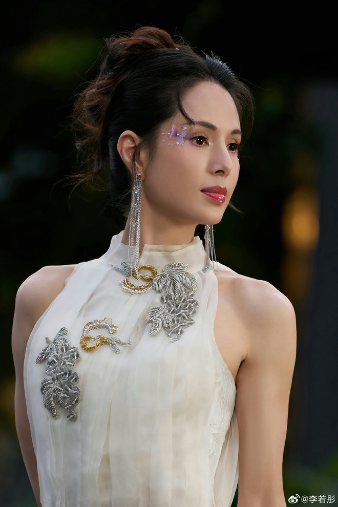 Một nửa giới giải trí phải xin lỗi- Ảnh 2. Một nửa giới giải trí phải xin lỗi- Ảnh 2.