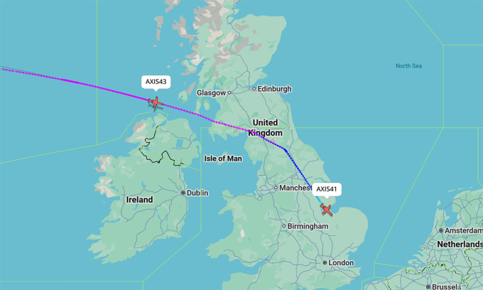 Đường bay của hai phi cơ EA-37B ngày 31/3. Đồ họa: X/EISNspotter