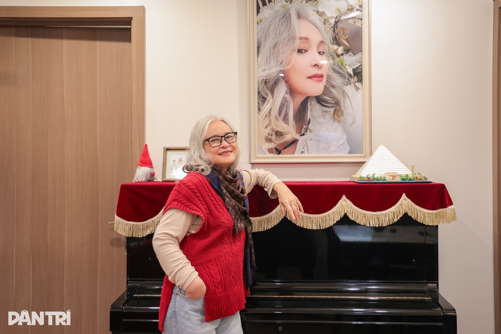 Mỹ nhân Hoàng Cúc tuổi 71 vẫn sành điệu, hé lộ mối quan hệ với con dâu - 1