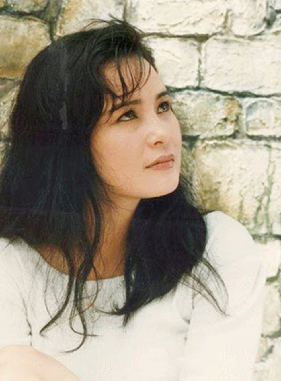 Mỹ nhân Hoàng Cúc tuổi 71 vẫn sành điệu, hé lộ mối quan hệ với con dâu - 2