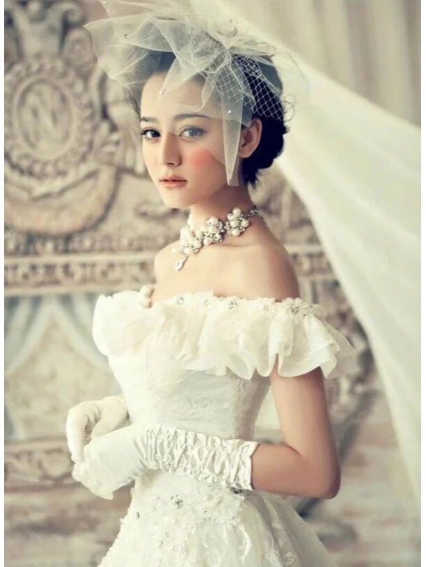 Mỹ nhân mặc váy cưới đẹp nhất showbiz gọi tên Địch Lệ Nhiệt Ba!- Ảnh 1.