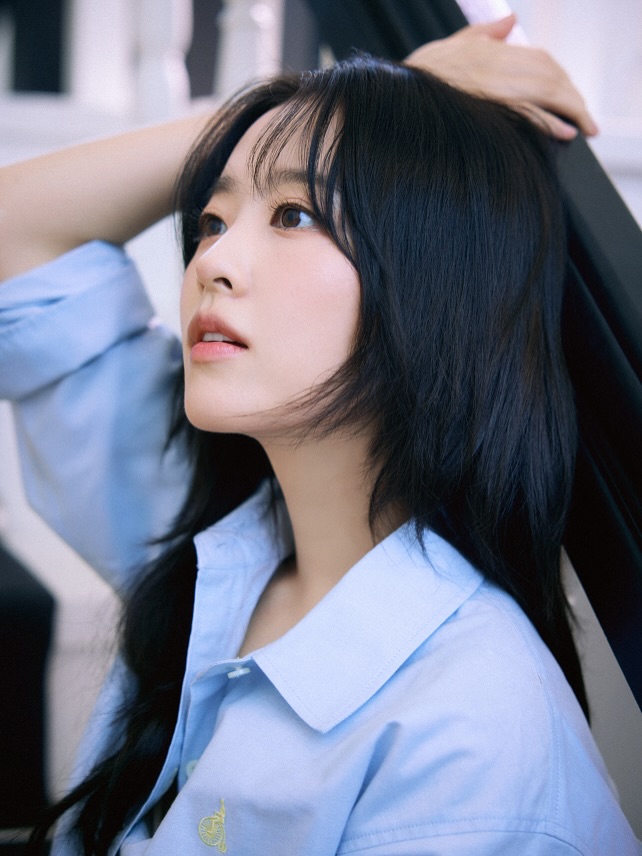 Mỹ nhân showbiz sau 20 năm mặc lại đồng phục nữ sinh, nhìn nhan sắc phải thốt lên 