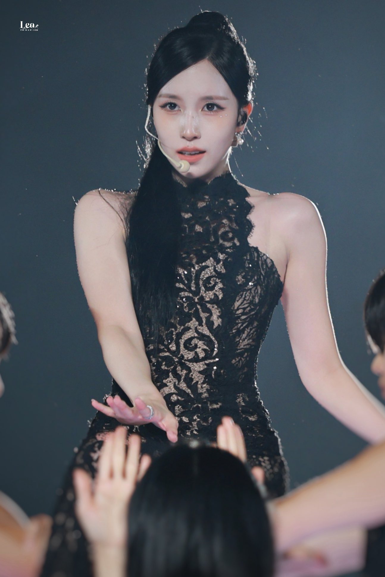 My nhan vang ngoc lo nhan sac gay soc ngoai