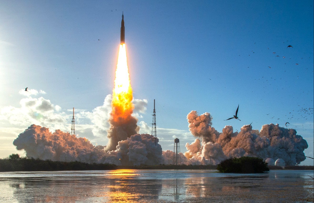 Mặt Trăng - Ảnh 1.