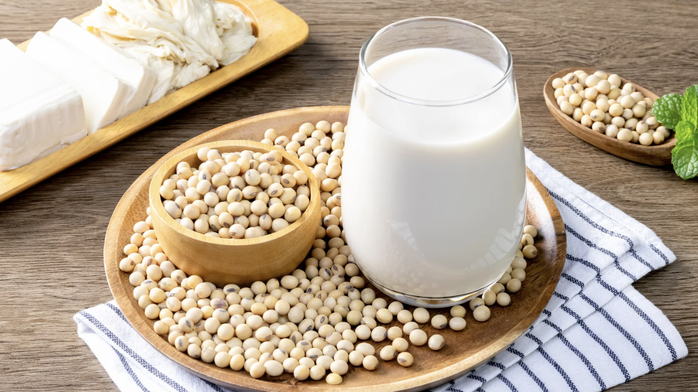 Nhiều người có quan niệm đàn ông uống sữa đậu nành sẽ yếu sinh lý