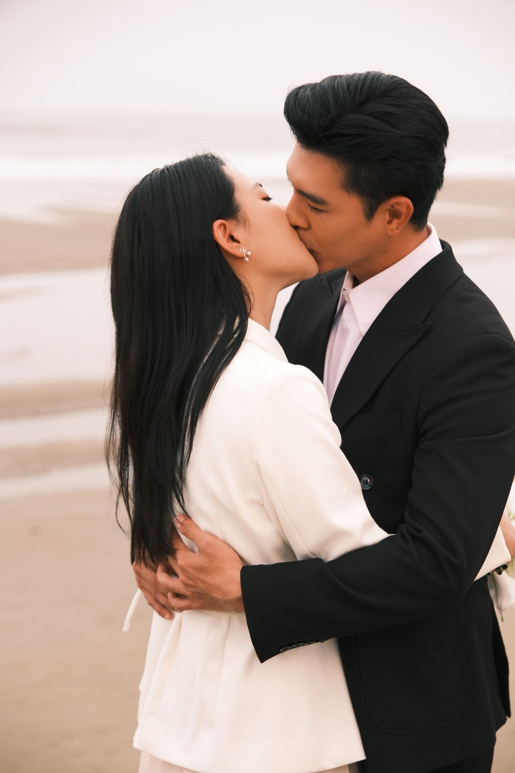 Nam thần Steven Nguyễn đàn hát bài 50 năm về sau tặng Minh Trang gây bão - 2