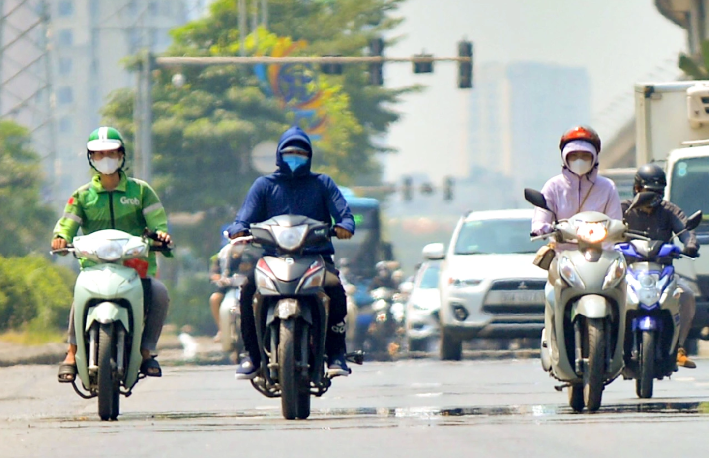 Nắng nóng mở rộng ở miền Bắc, 3 tỉnh miền Trung chìm trong 'chảo lửa' - Ảnh 1.