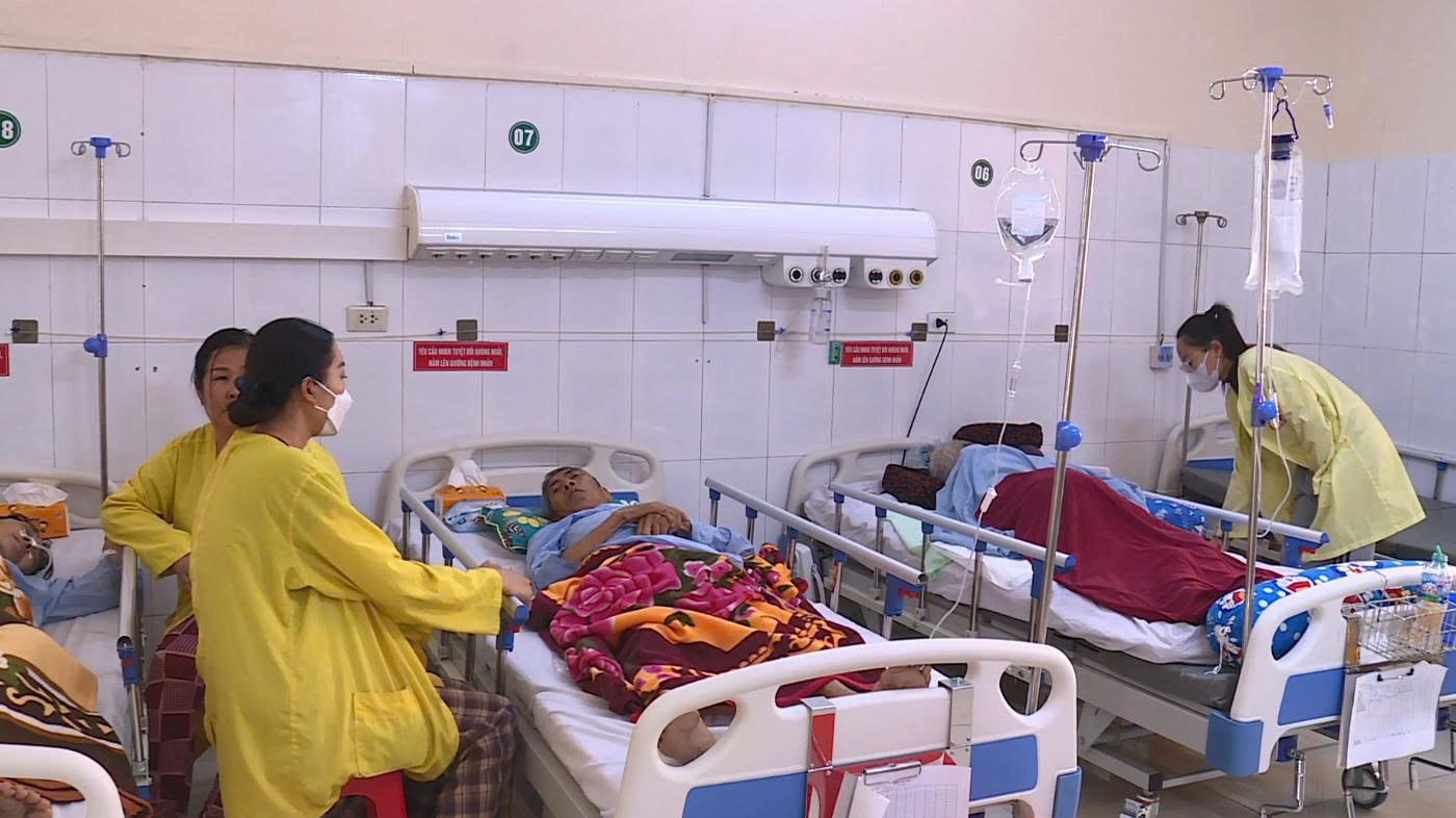 Nắng nóng ở Thanh Hóa khiến trẻ em và người già nhập viện tăng 20-50% - Ảnh 1.