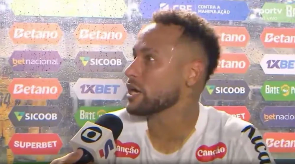 Neymar có những bình luận xúc phạm trọng tài có thể khiến anh bị treo giò đến 12 trận. ẢNH: MẠNG XÃ HỘI X brazil-neymar.jpg