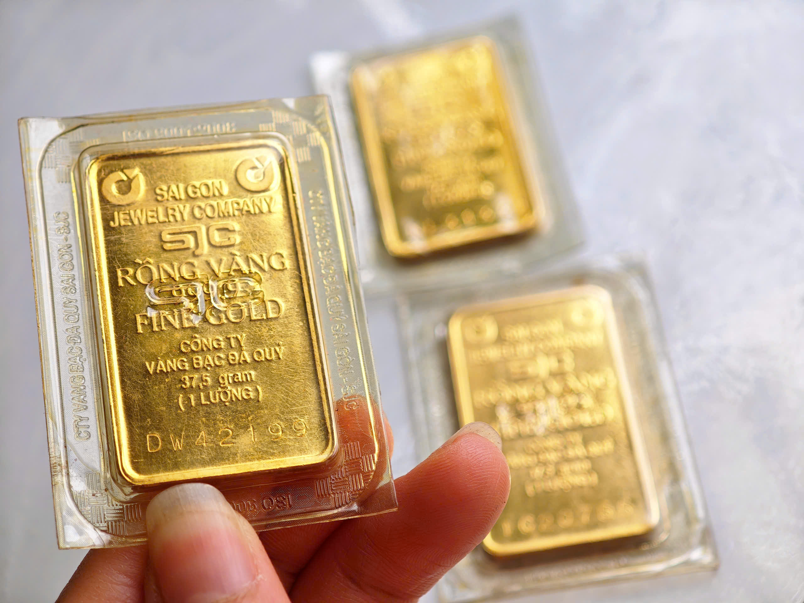 Ngân hàng Nhà nước nói gì khi giá vàng trong nước cao hơn thế giới?- Ảnh 1.