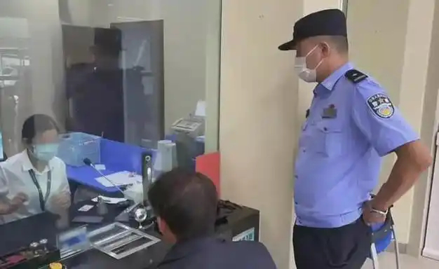 Cho bạn vay 460 triệu đồng, 1 ngày sau người đàn ông đòi lại nhưng đối phương không trả, toà tuyên bố: Ngân hàng phải trả 30%- Ảnh 1.