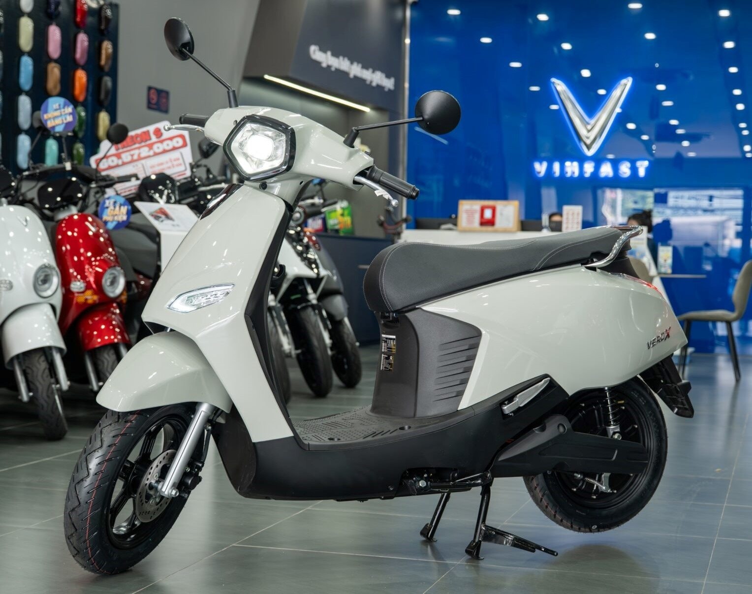 Ngang giá với Honda Vision, đây là 5 xe máy điện đáng mua nhất - có mẫu đi được hơn 260km khi đầy pin- Ảnh 3.